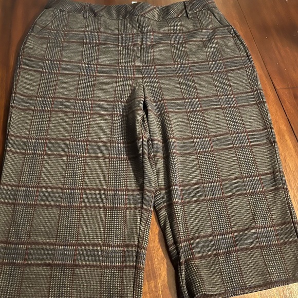 Addition Elle plaid Capris - Picture 1 of 3